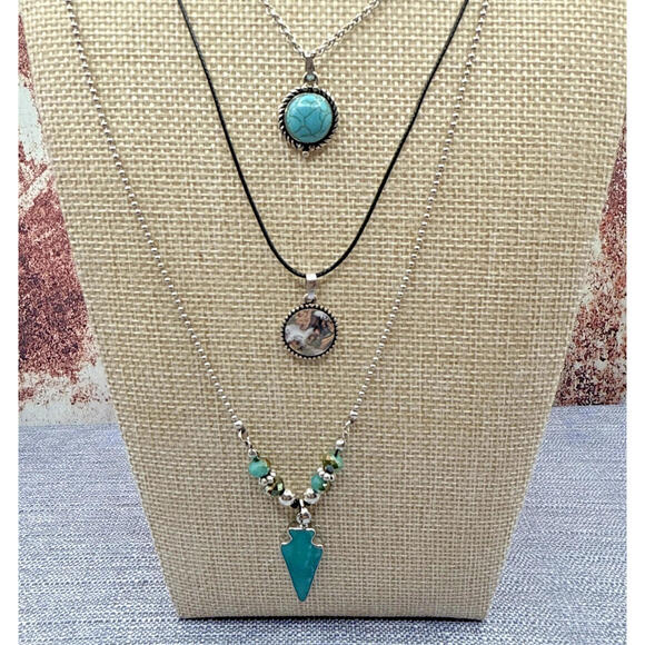 NWT Multi Strand Western Arrowhead Western Cowgirl Turquoise Necklace Earrings - Picture 3 of 3
